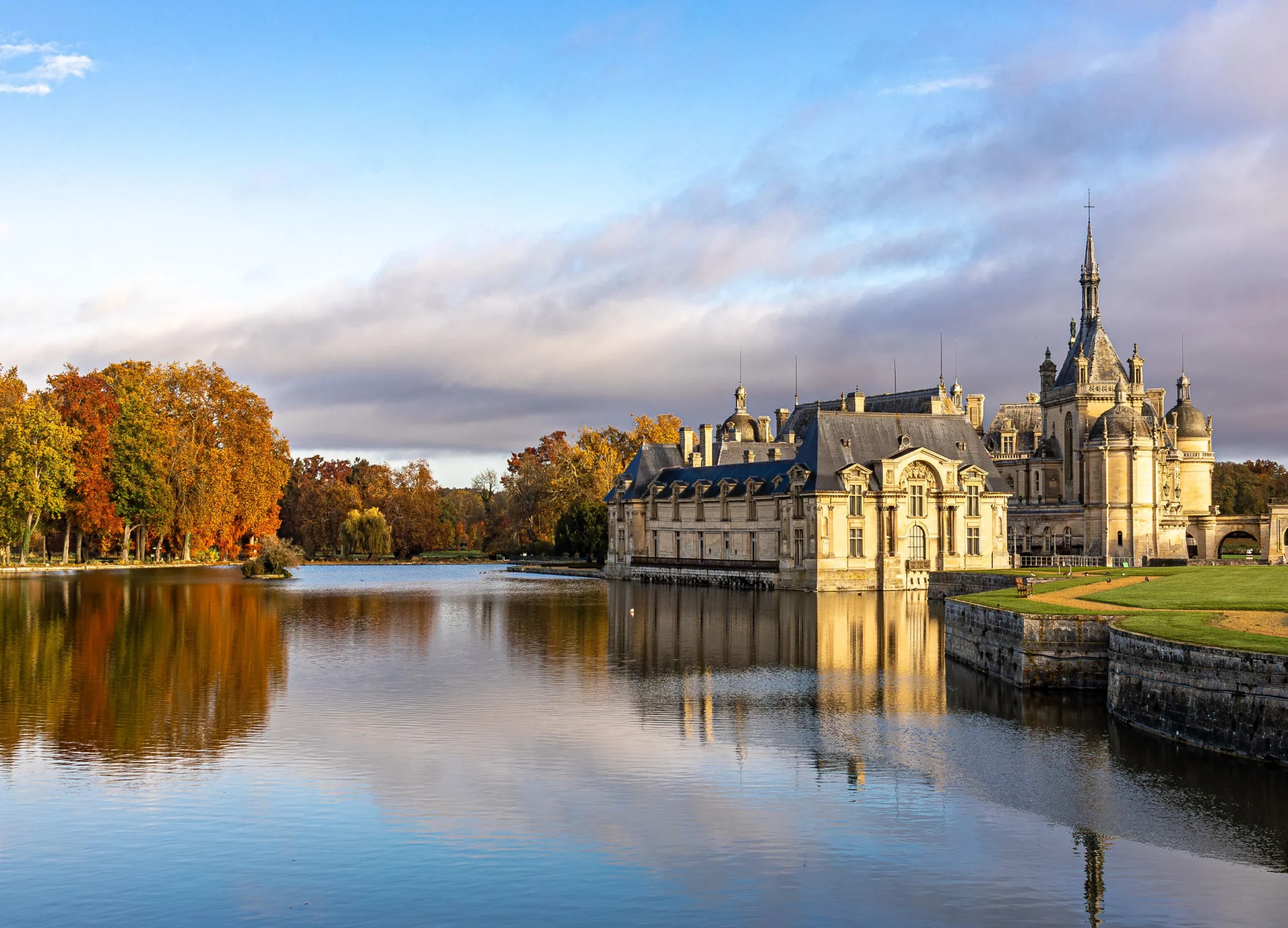 Le château de Chantilly et son plan d’eau